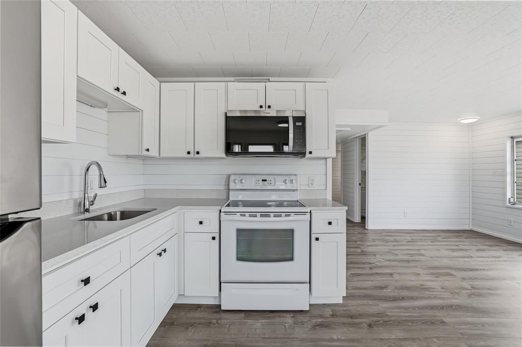 For Rent: $1,400 (2 beds, 1 baths, 660 Square Feet)