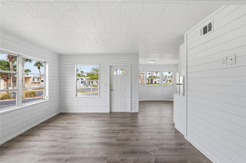 For Rent: $1,400 (2 beds, 1 baths, 660 Square Feet)