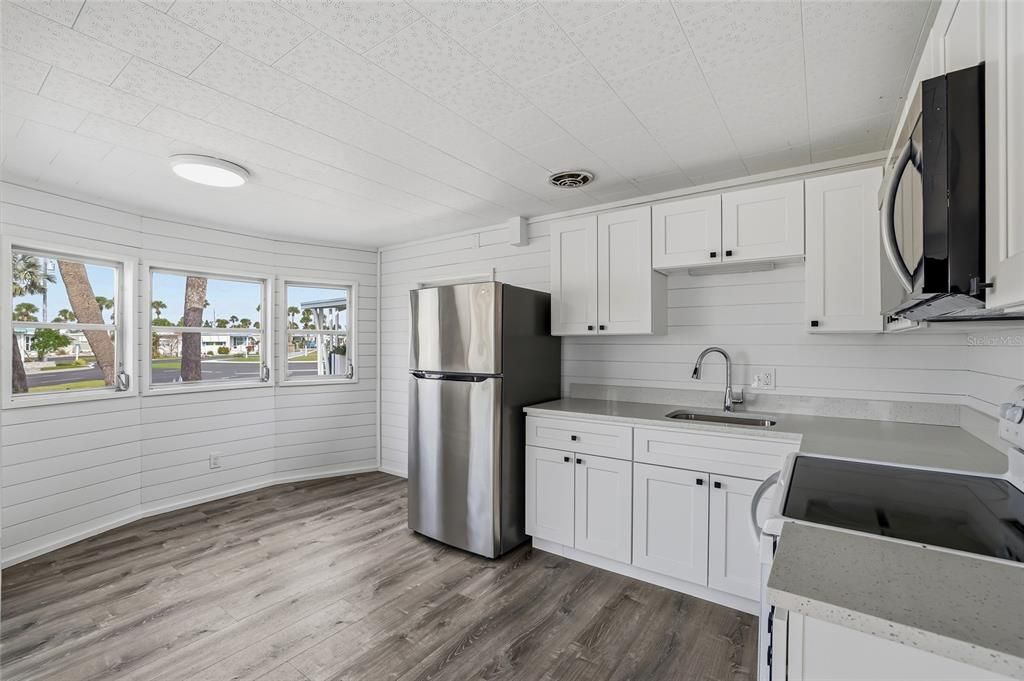 For Rent: $1,400 (2 beds, 1 baths, 660 Square Feet)