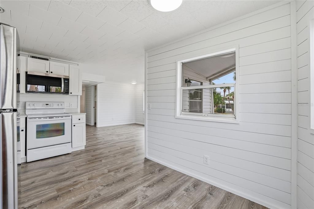 For Rent: $1,400 (2 beds, 1 baths, 660 Square Feet)