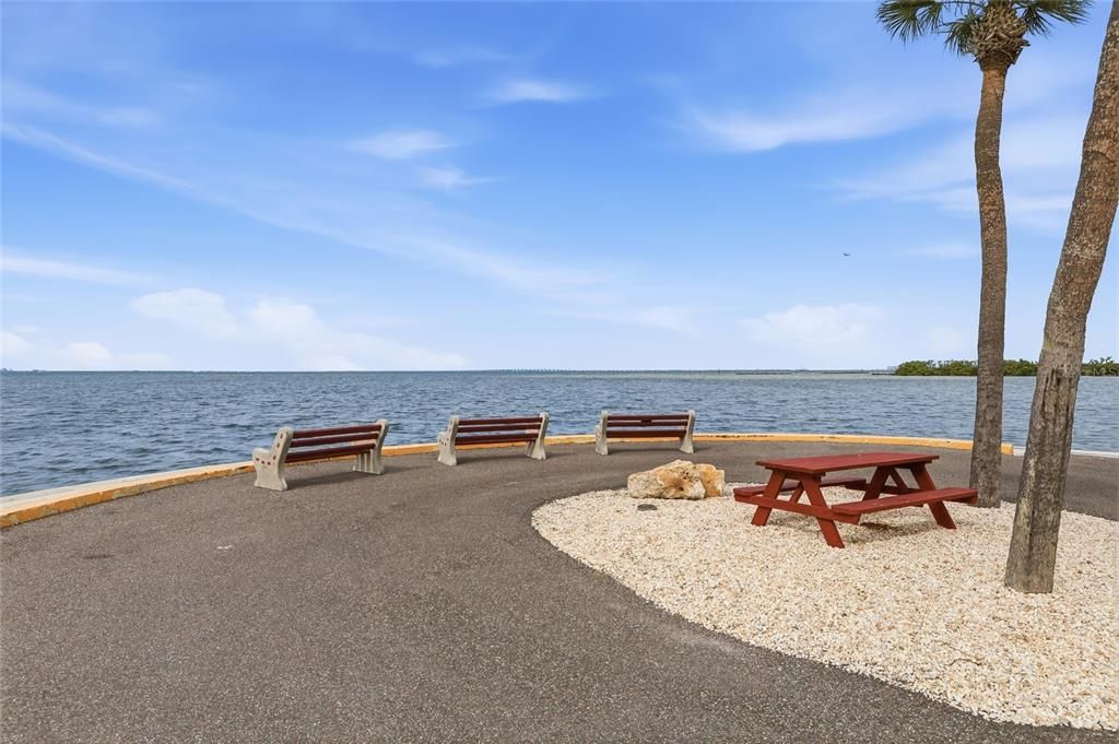 For Rent: $1,400 (2 beds, 1 baths, 660 Square Feet)