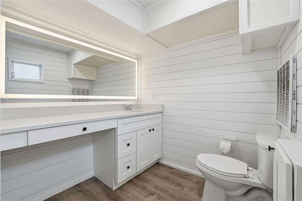 For Rent: $1,400 (2 beds, 1 baths, 660 Square Feet)