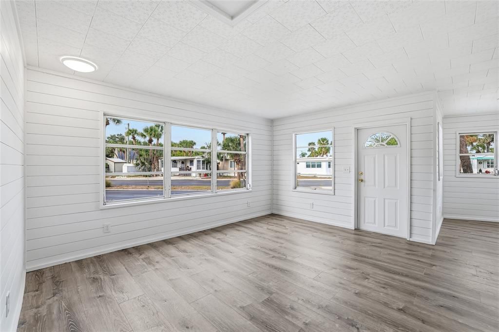 For Rent: $1,400 (2 beds, 1 baths, 660 Square Feet)