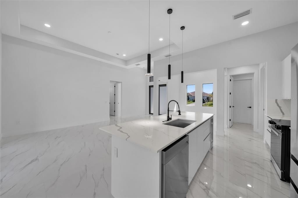 En Venta: $375,000 (3 camas, 3 baños, 1621 Pies cuadrados)