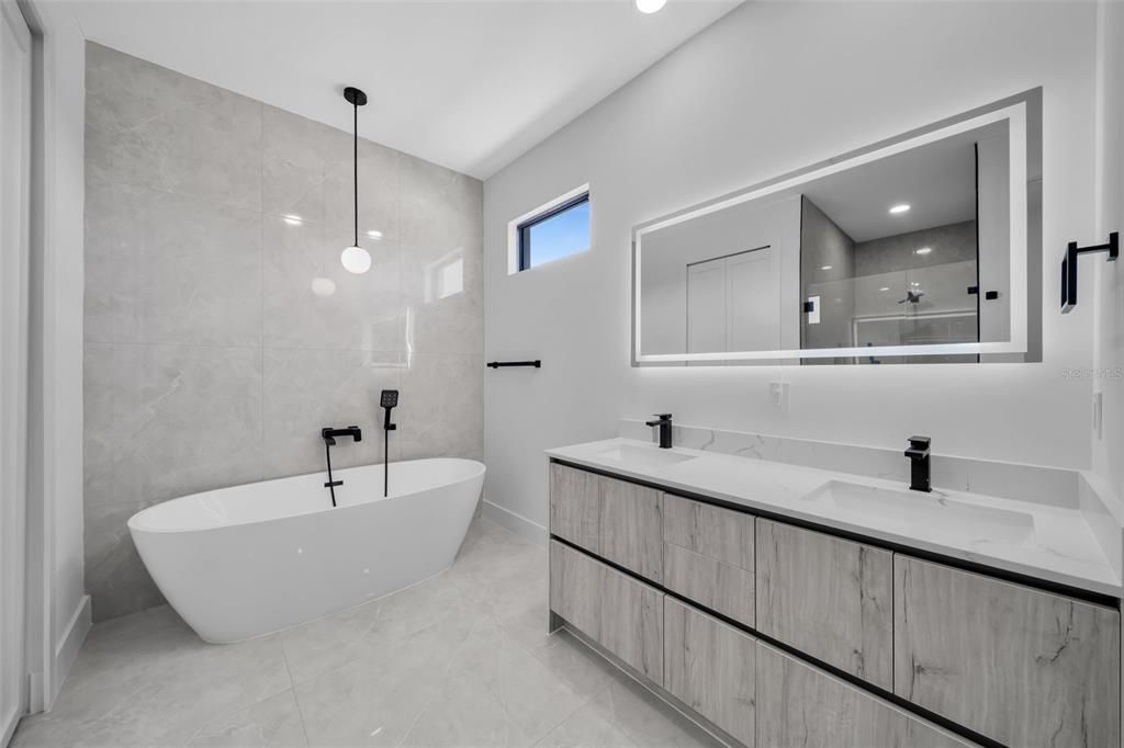 En Venta: $375,000 (3 camas, 3 baños, 1621 Pies cuadrados)
