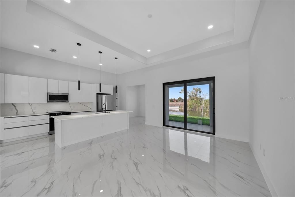 En Venta: $375,000 (3 camas, 3 baños, 1621 Pies cuadrados)