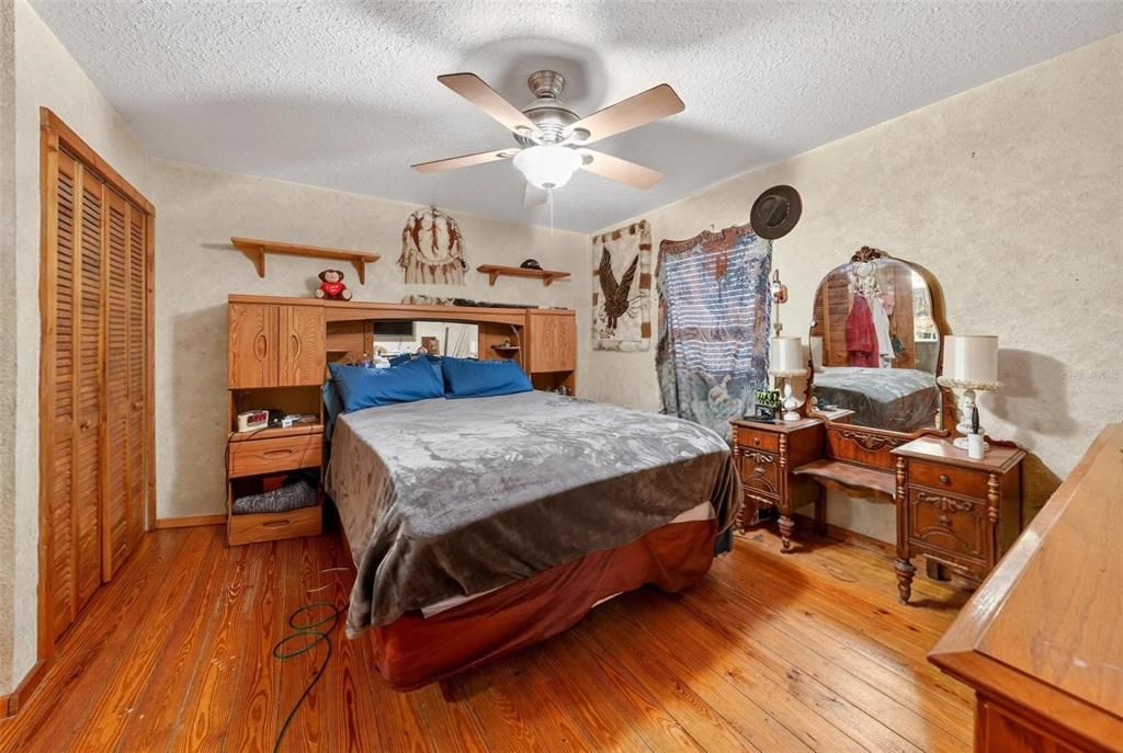 For Sale: $279,900 (3 beds, 2 baths, 1276 Square Feet)