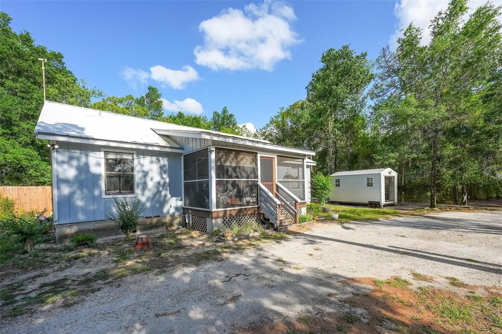 For Sale: $279,900 (3 beds, 2 baths, 1276 Square Feet)