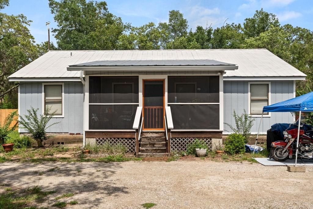 For Sale: $279,900 (3 beds, 2 baths, 1276 Square Feet)