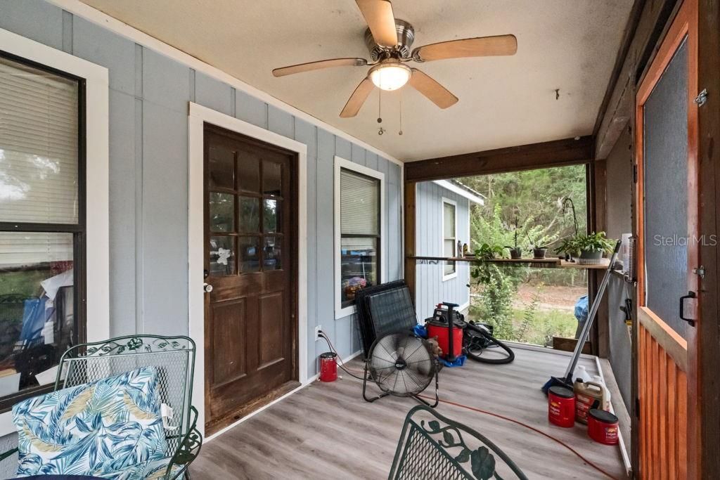 For Sale: $279,900 (3 beds, 2 baths, 1276 Square Feet)