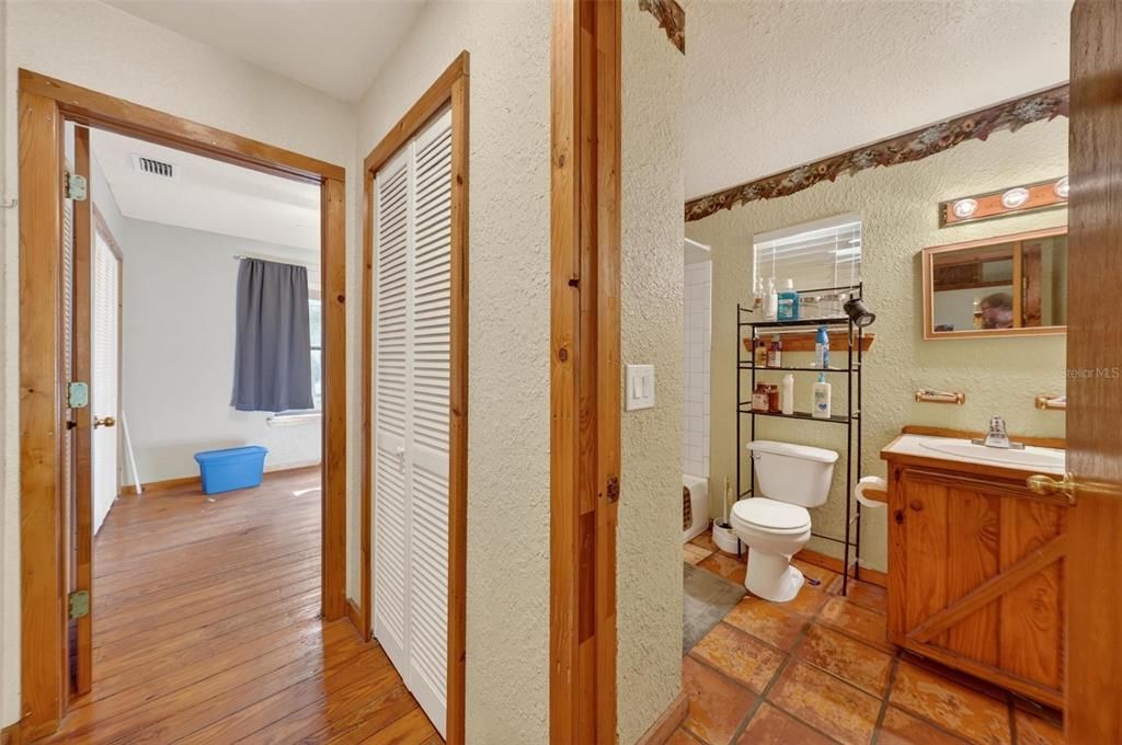 For Sale: $279,900 (3 beds, 2 baths, 1276 Square Feet)