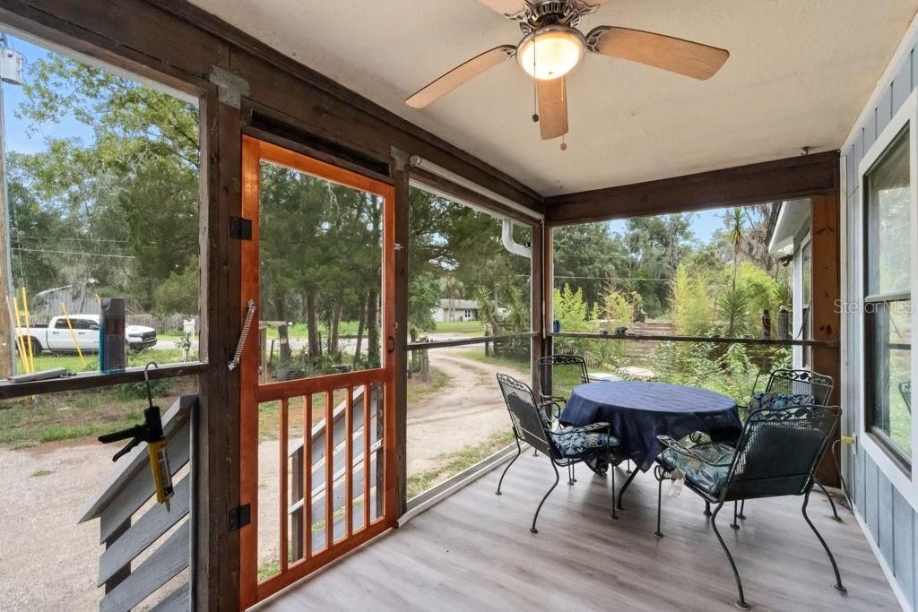 For Sale: $279,900 (3 beds, 2 baths, 1276 Square Feet)
