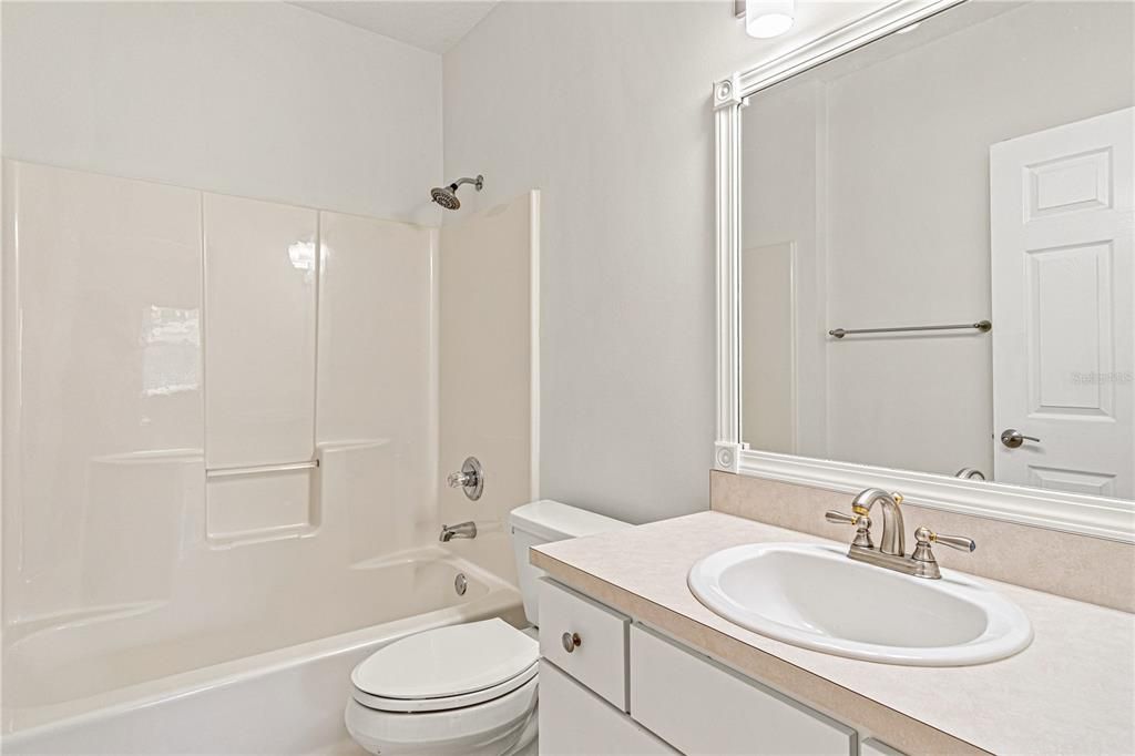 Activo con contrato: $288,000 (2 camas, 2 baños, 1066 Pies cuadrados)