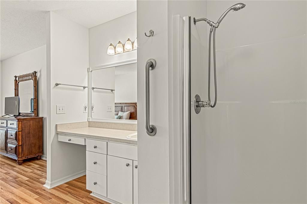 Activo con contrato: $288,000 (2 camas, 2 baños, 1066 Pies cuadrados)