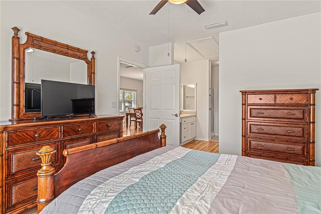 Activo con contrato: $288,000 (2 camas, 2 baños, 1066 Pies cuadrados)