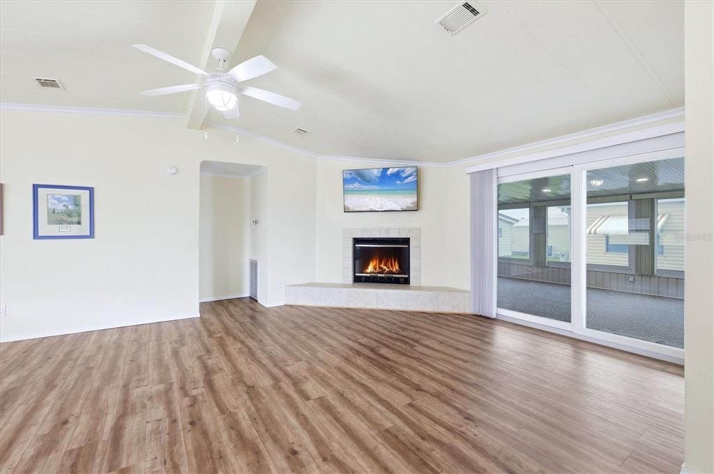 For Sale: $225,000 (2 beds, 2 baths, 1444 Square Feet)