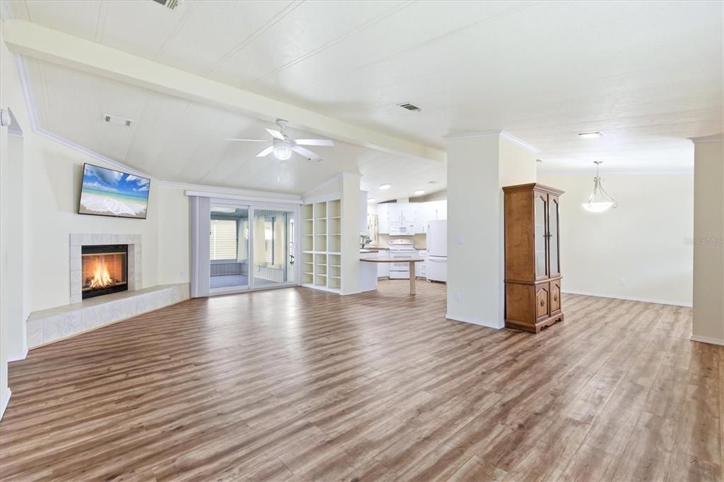 For Sale: $225,000 (2 beds, 2 baths, 1444 Square Feet)