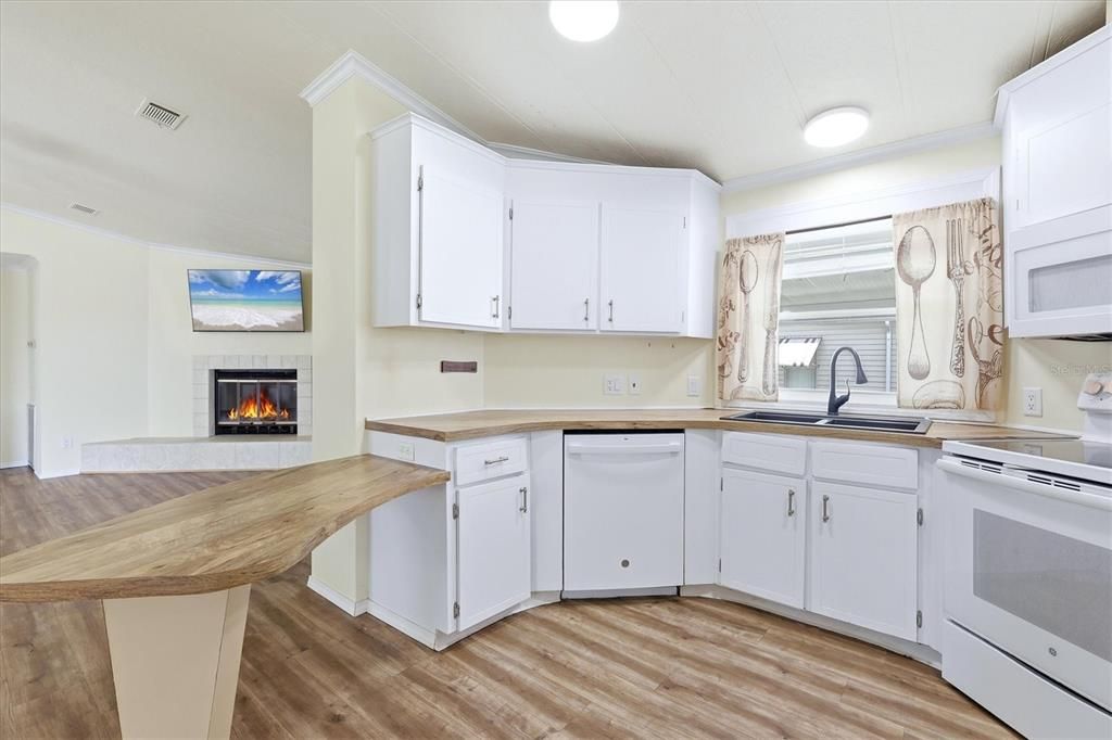 For Sale: $225,000 (2 beds, 2 baths, 1444 Square Feet)