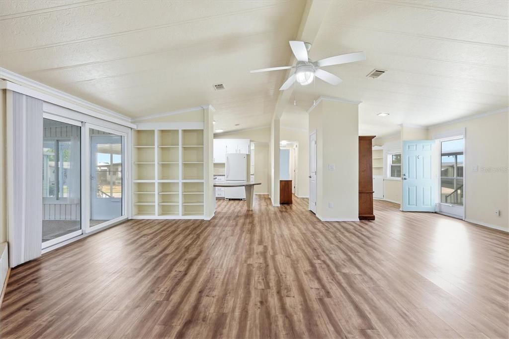 For Sale: $225,000 (2 beds, 2 baths, 1444 Square Feet)