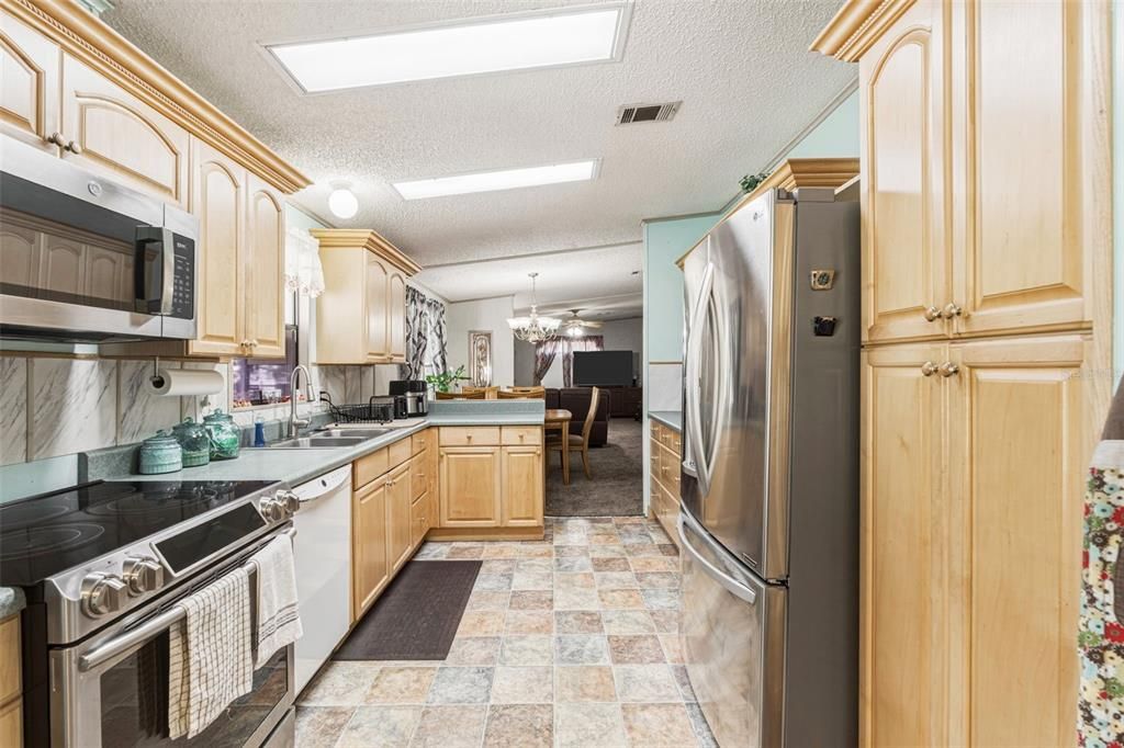 На продажу: $260,000 (3 спален, 2 ванн, 1649 Квадратных фут)