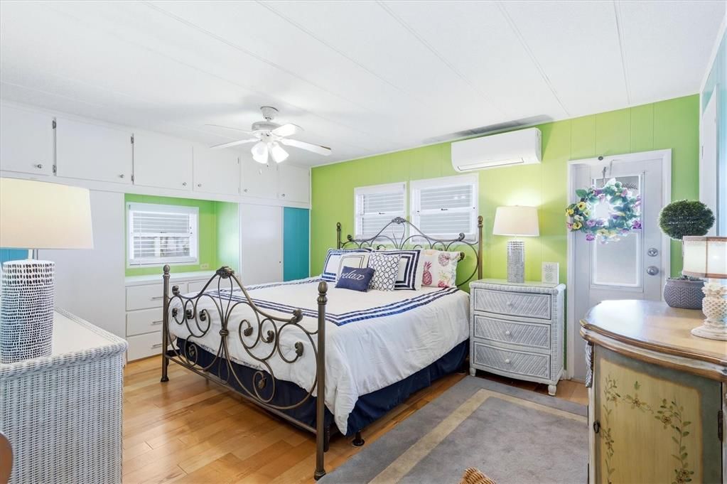 For Sale: $149,900 (2 beds, 2 baths, 1008 Square Feet)