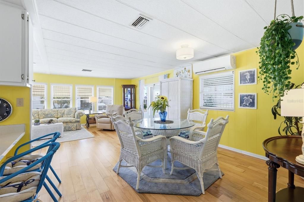 For Sale: $149,900 (2 beds, 2 baths, 1008 Square Feet)