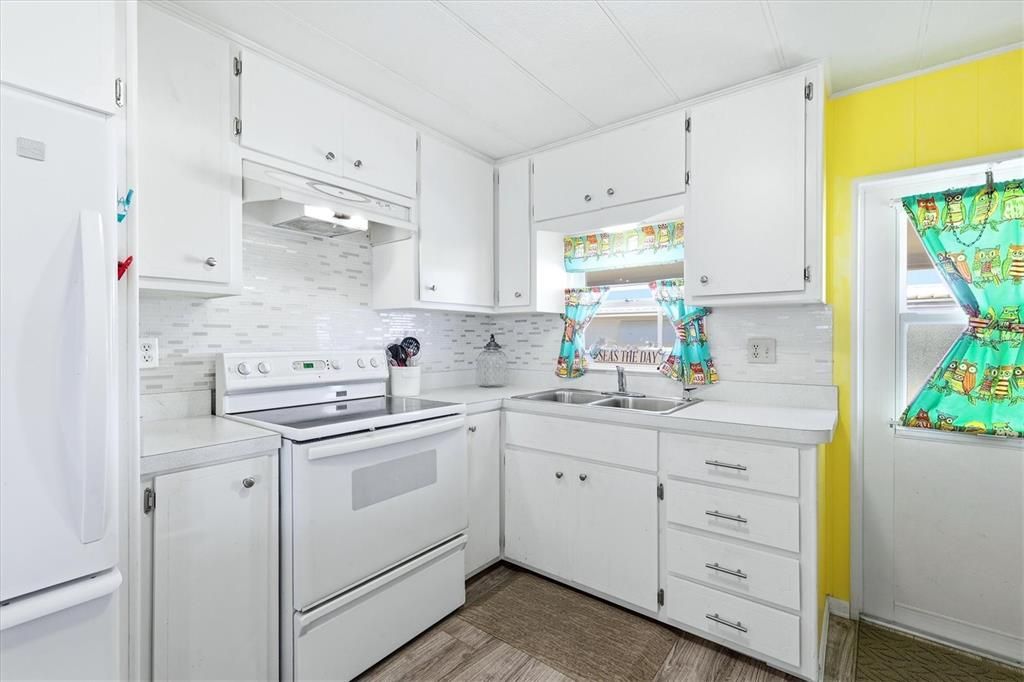 For Sale: $149,900 (2 beds, 2 baths, 1008 Square Feet)