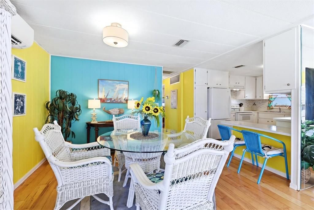 For Sale: $149,900 (2 beds, 2 baths, 1008 Square Feet)