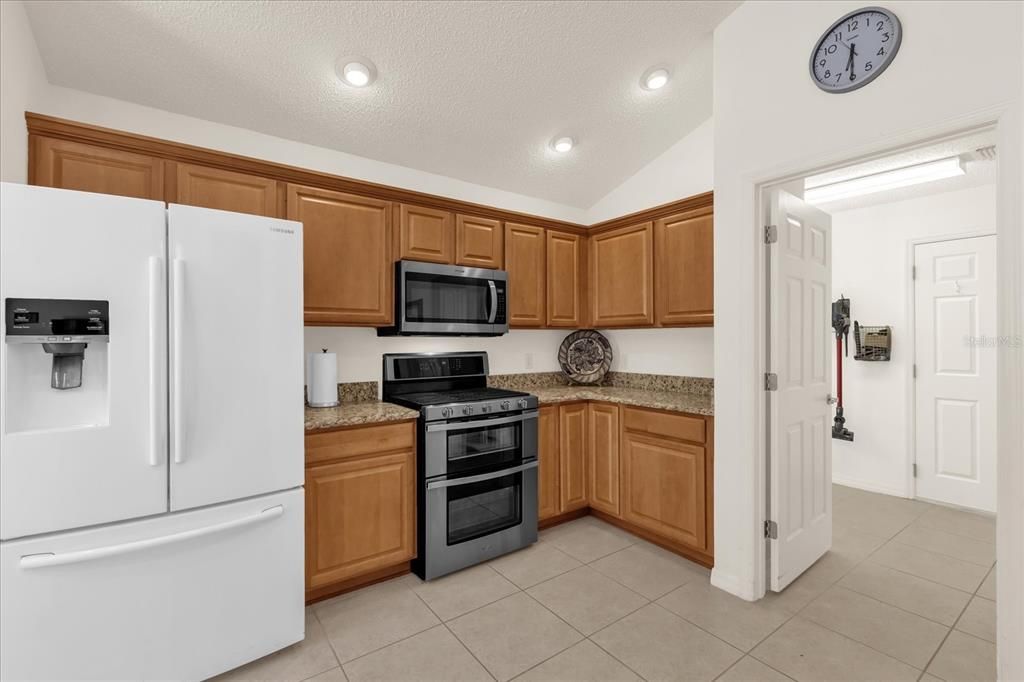Activo con contrato: $475,000 (3 camas, 2 baños, 2000 Pies cuadrados)