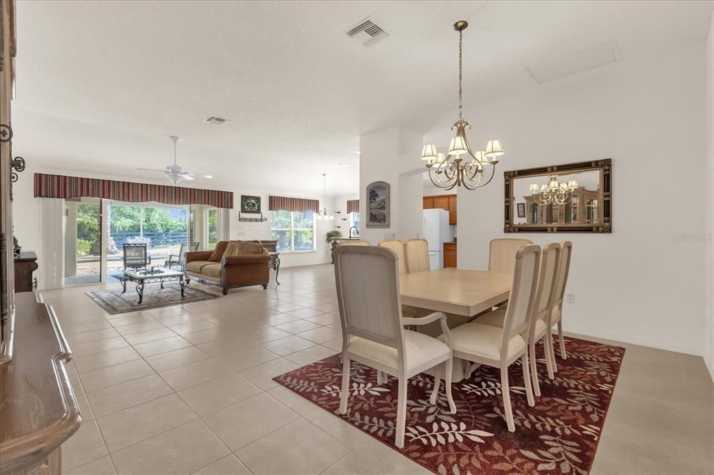 Activo con contrato: $475,000 (3 camas, 2 baños, 2000 Pies cuadrados)