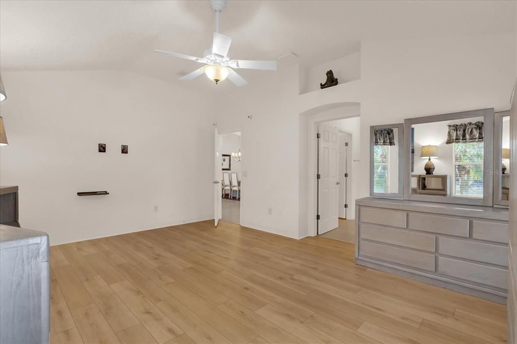 Activo con contrato: $475,000 (3 camas, 2 baños, 2000 Pies cuadrados)