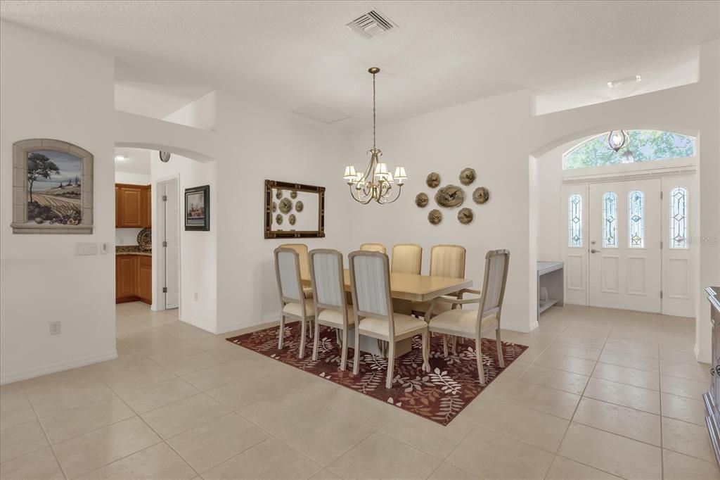 Activo con contrato: $475,000 (3 camas, 2 baños, 2000 Pies cuadrados)
