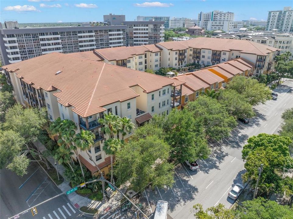 Под контрактом: $3,350 (2 спален, 2 ванн, 1128 Квадратных фут)