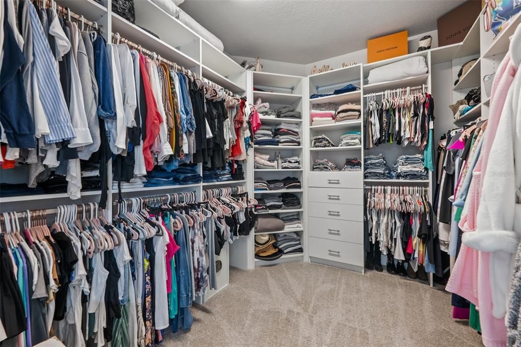 Activo con contrato: $735,000 (3 camas, 2 baños, 2298 Pies cuadrados)