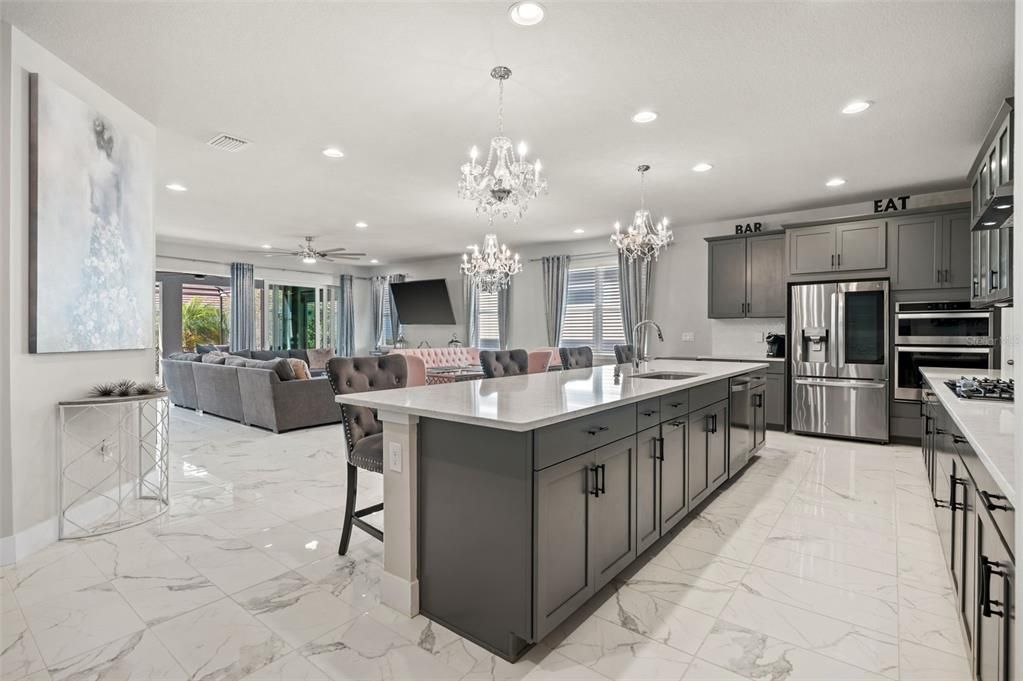 Activo con contrato: $735,000 (3 camas, 2 baños, 2298 Pies cuadrados)
