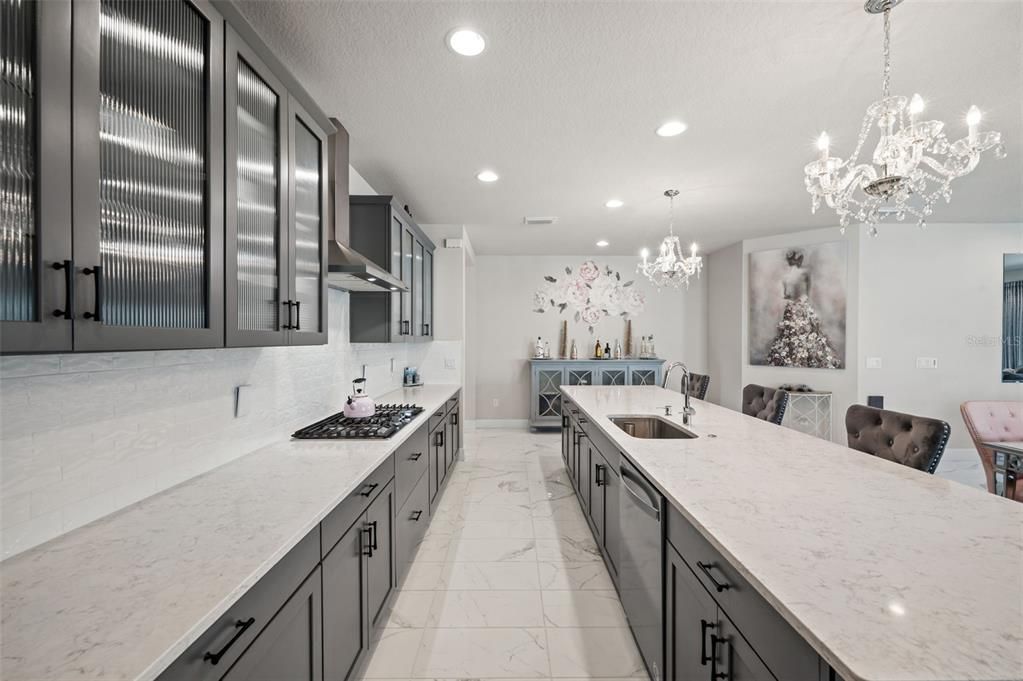 Activo con contrato: $735,000 (3 camas, 2 baños, 2298 Pies cuadrados)