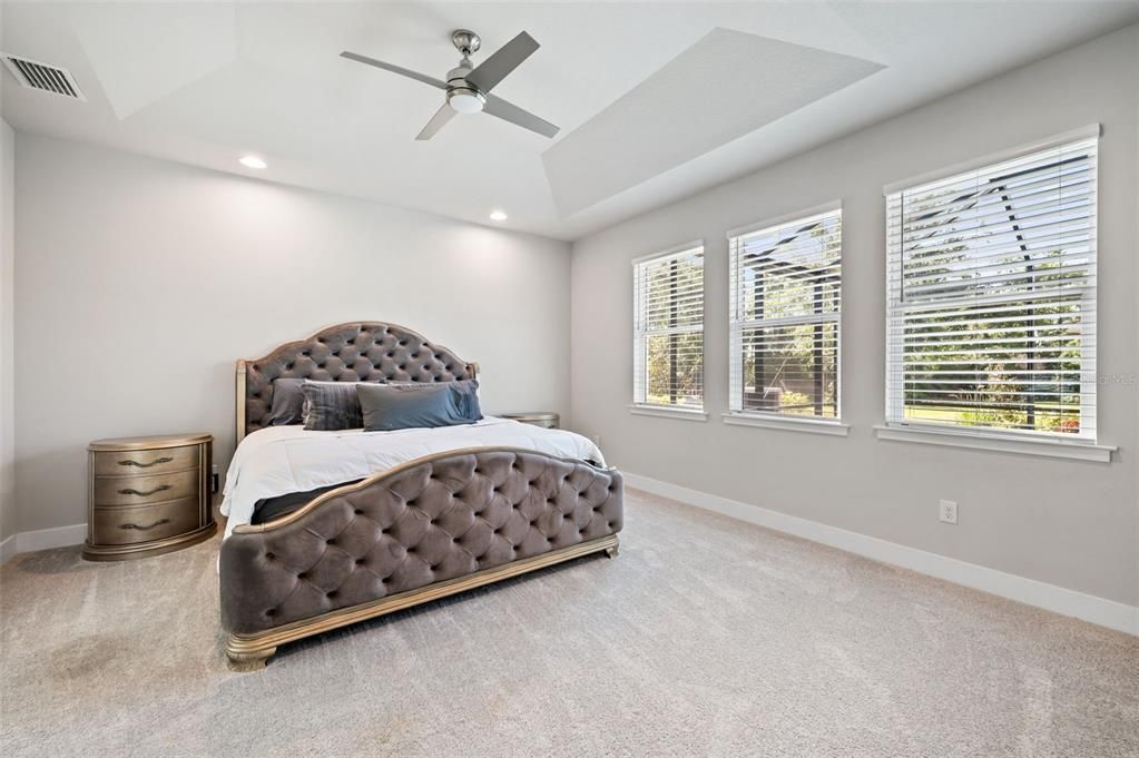Activo con contrato: $735,000 (3 camas, 2 baños, 2298 Pies cuadrados)