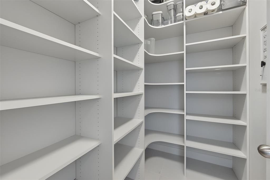 Activo con contrato: $735,000 (3 camas, 2 baños, 2298 Pies cuadrados)