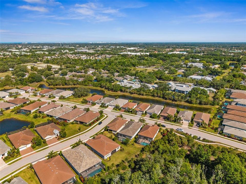 Activo con contrato: $735,000 (3 camas, 2 baños, 2298 Pies cuadrados)