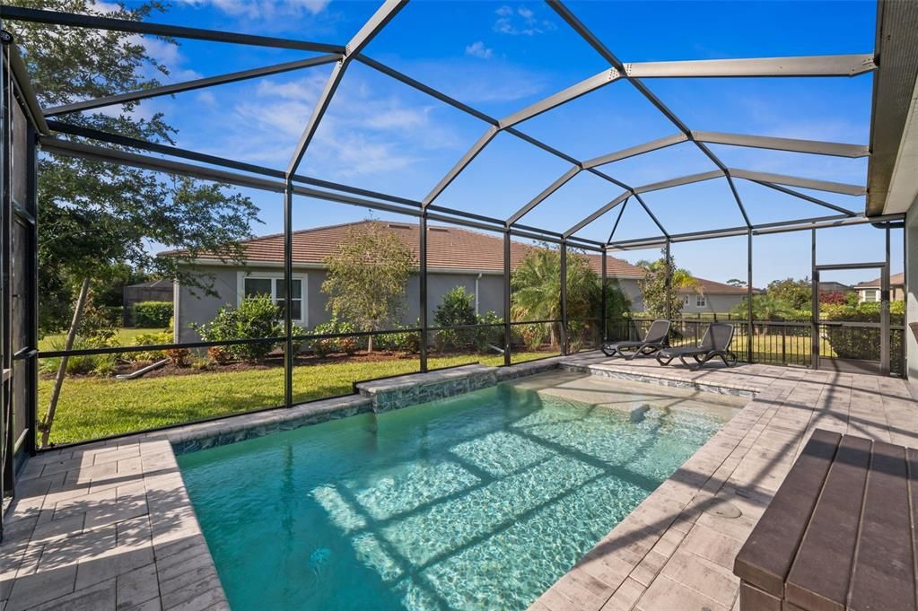Activo con contrato: $735,000 (3 camas, 2 baños, 2298 Pies cuadrados)