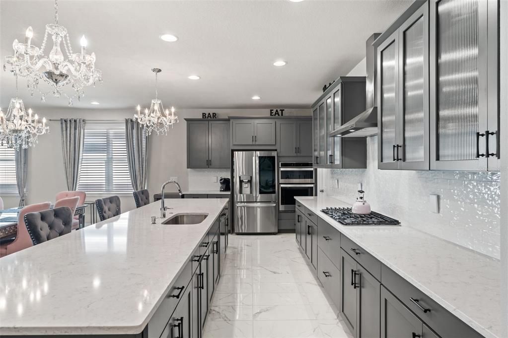 Activo con contrato: $735,000 (3 camas, 2 baños, 2298 Pies cuadrados)