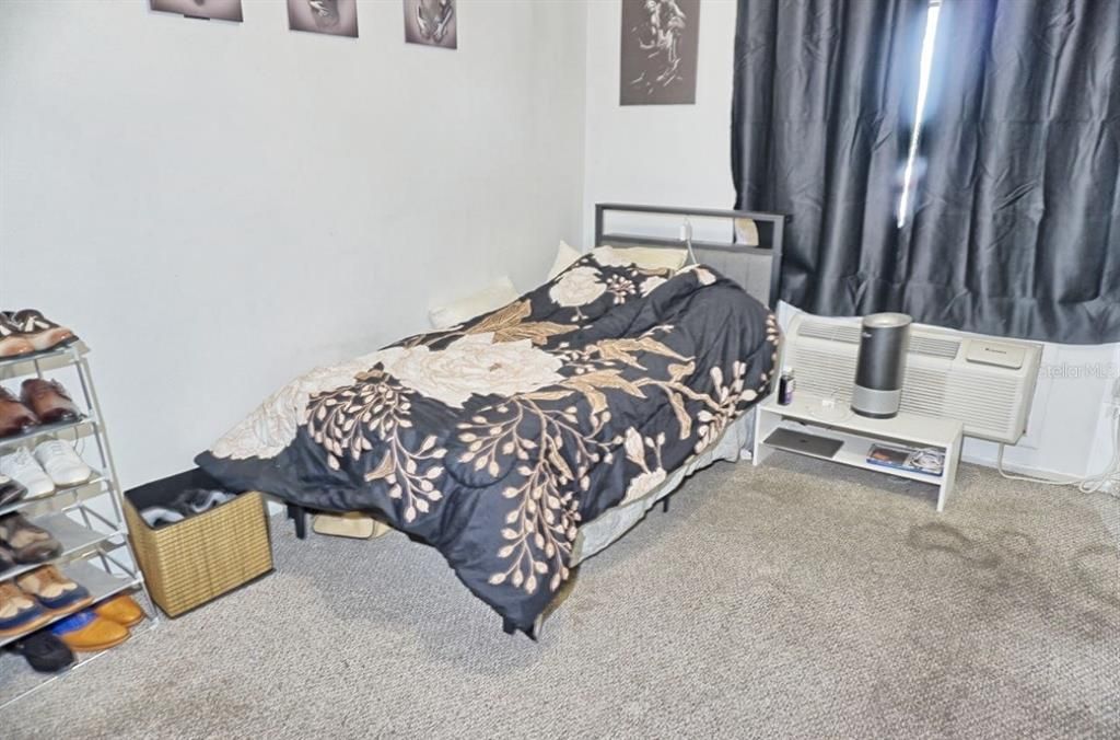 For Sale: $124,900 (1 beds, 1 baths, 456 Square Feet)
