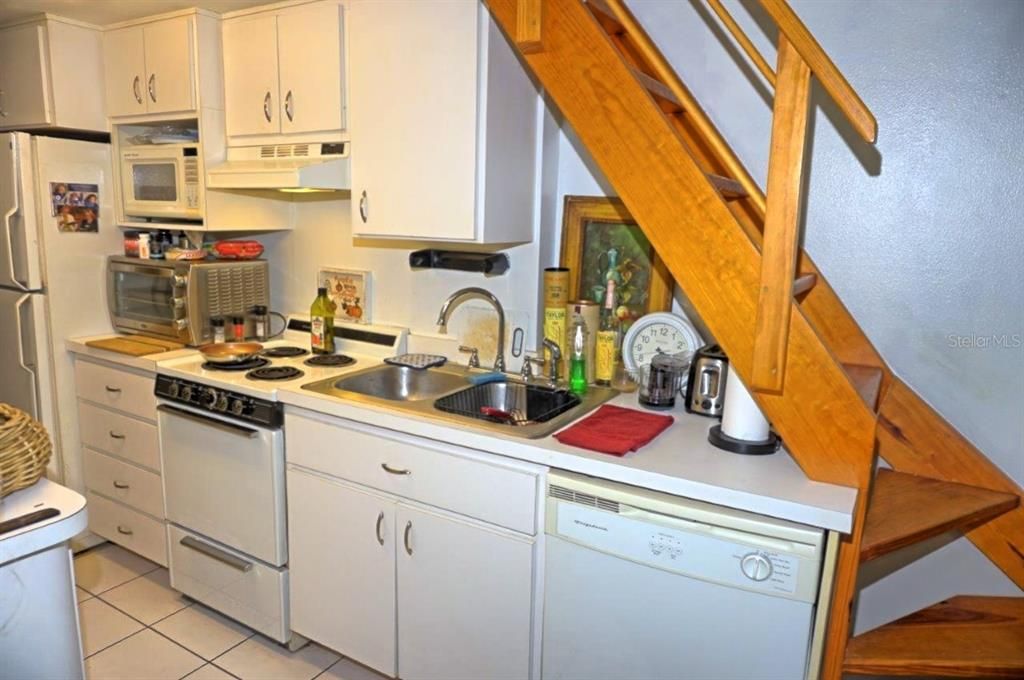 For Sale: $124,900 (1 beds, 1 baths, 456 Square Feet)
