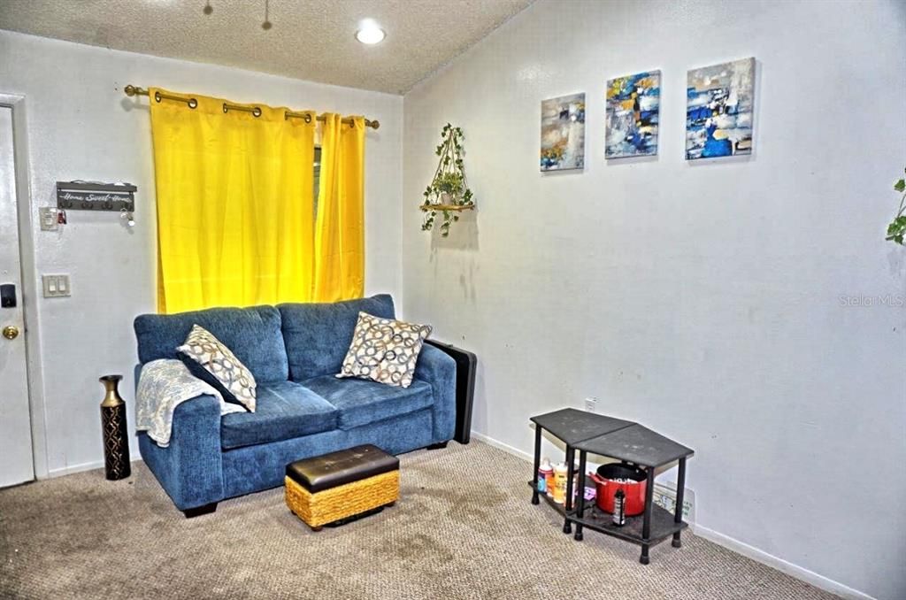 For Sale: $124,900 (1 beds, 1 baths, 456 Square Feet)