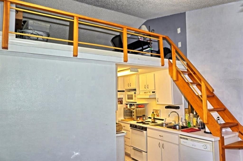 For Sale: $124,900 (1 beds, 1 baths, 456 Square Feet)