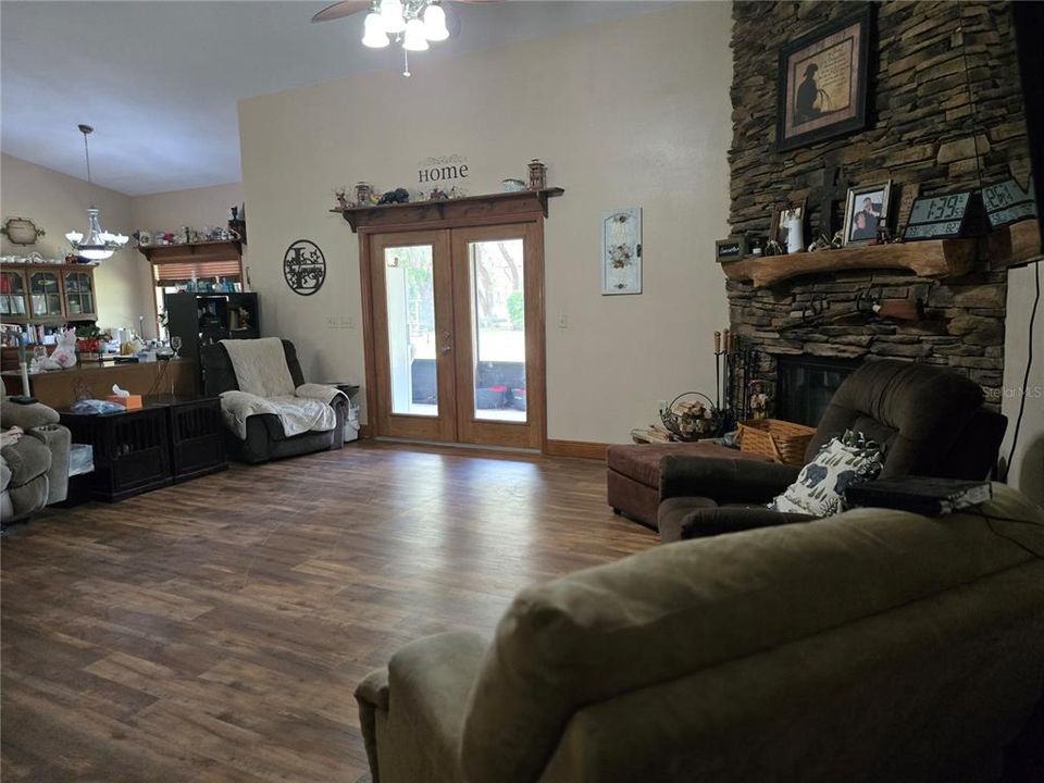 For Sale: $950,000 (4 beds, 3 baths, 2656 Square Feet)