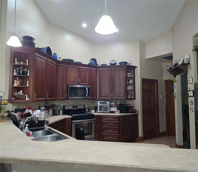 For Sale: $950,000 (4 beds, 3 baths, 2656 Square Feet)