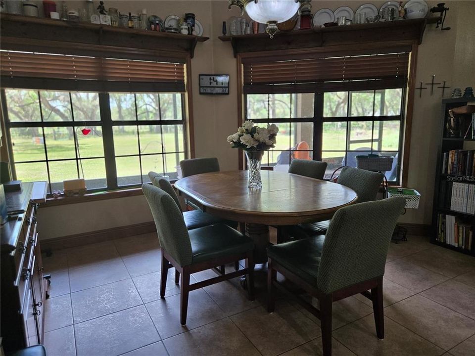 For Sale: $950,000 (4 beds, 3 baths, 2656 Square Feet)