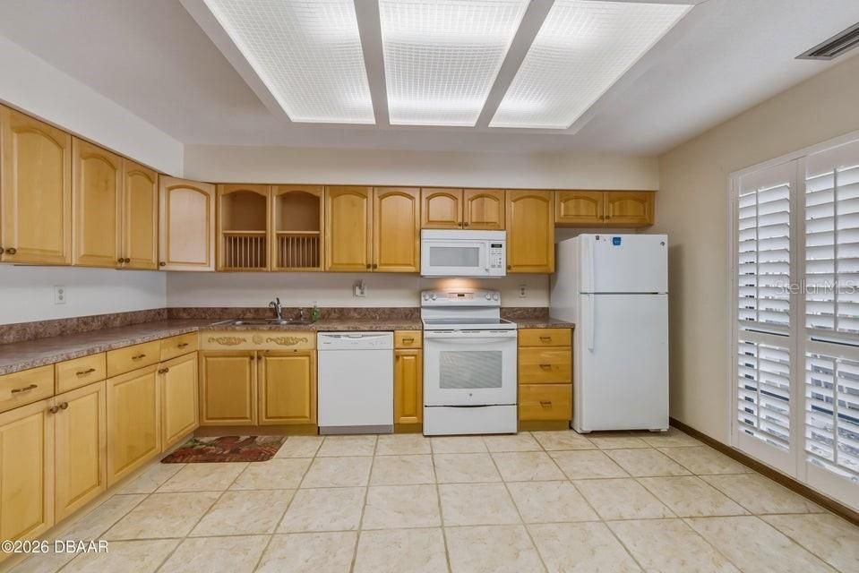 For Sale: $249,900 (2 beds, 2 baths, 1439 Square Feet)