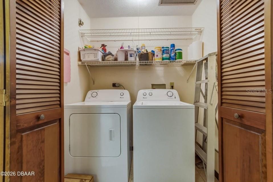 For Sale: $249,900 (2 beds, 2 baths, 1439 Square Feet)